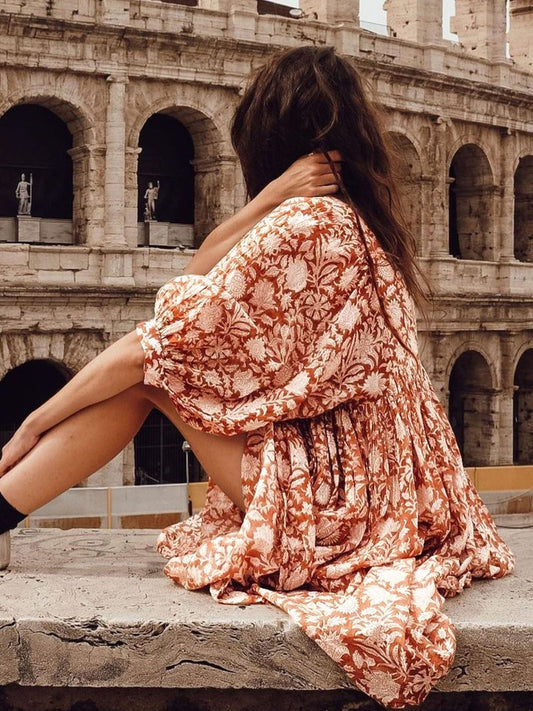 Robe courte d'été tunique florale à col en V et demi-manches