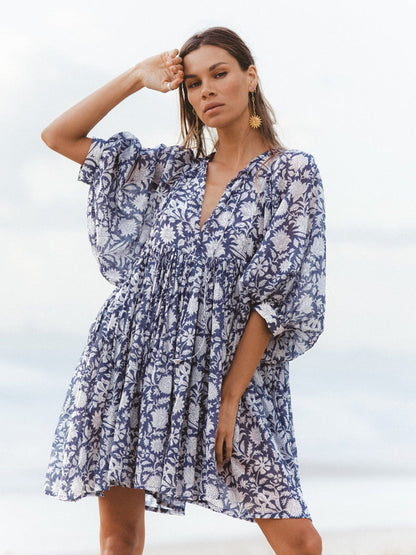 Robe courte d'été tunique florale à col en V et demi-manches